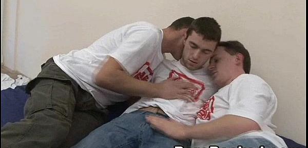  Fucking Threesome Gay with Blowjobs